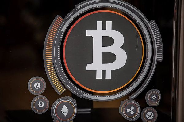 市场狂欢！比特币精准狙击400点利润，这次操作太漂亮了
